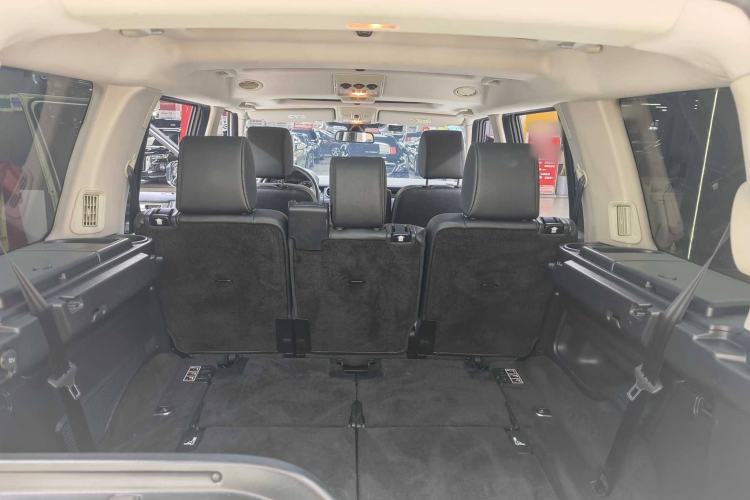 Used Land Rover Discovery 2014 3.0 SC V6 HSE Interior 7