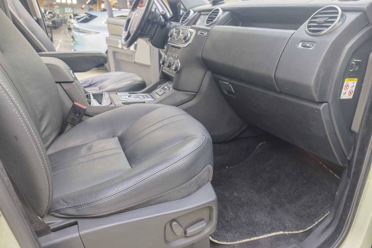 Used Land Rover Discovery 2014 3.0 SC V6 HSE Interior 9