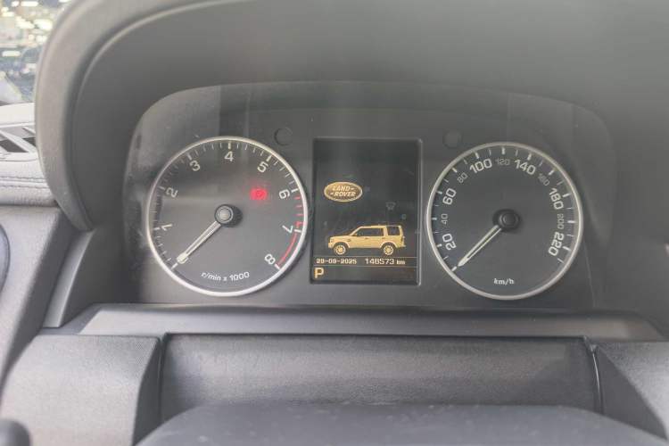 Used Land Rover Discovery 2014 3.0 SC V6 HSE Odometer Close Up
