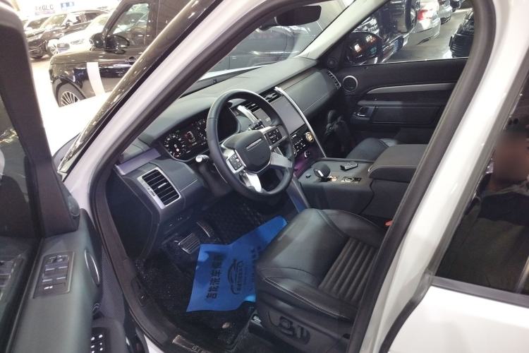 Used Land Rover Discovery 2024 360 PS Dynamic SE Driver Seat