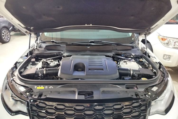 Used Land Rover Discovery 2024 360 PS Dynamic SE Engine Bay