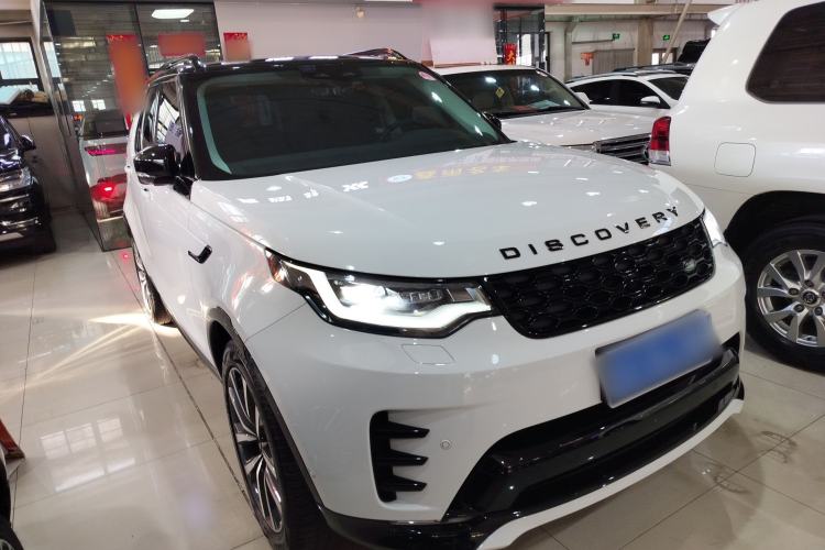 Used Land Rover Discovery 2024 360 PS Dynamic SE Front Right 45 Deg