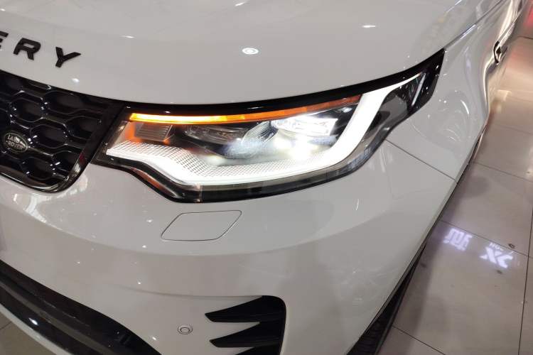 Used Land Rover Discovery 2024 360 PS Dynamic SE Left Front Headlight