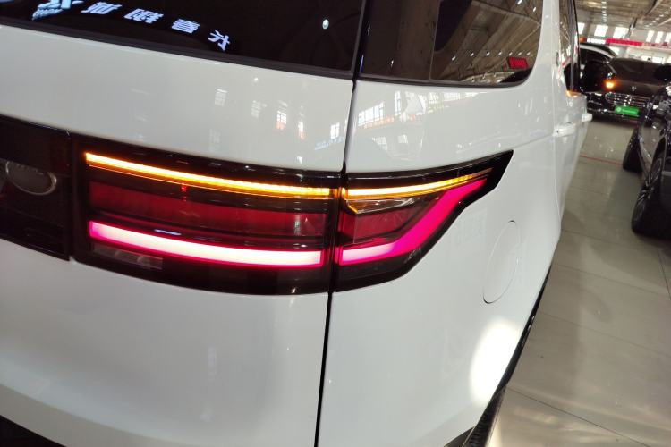 Used Land Rover Discovery 2024 360 PS Dynamic SE Right Rear Taillight