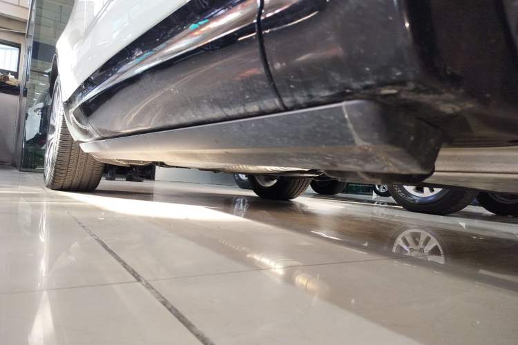 Used Land Rover Discovery 2024 360 PS Dynamic SE Right Side Sill