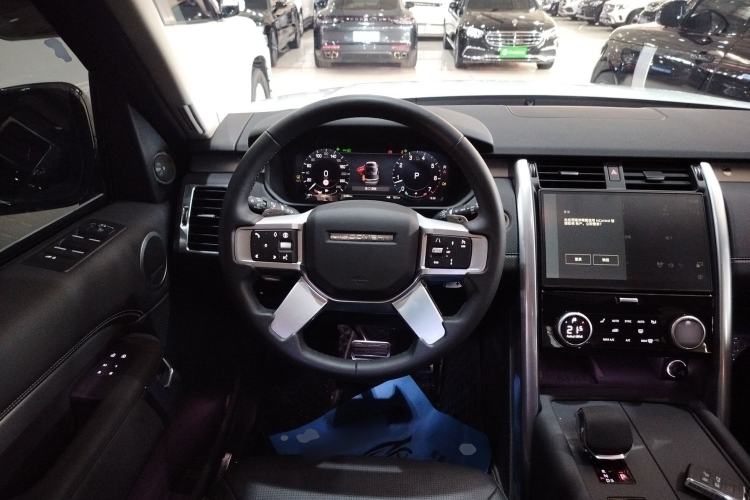 Used Land Rover Discovery 2024 360 PS Dynamic SE Steering Wheel