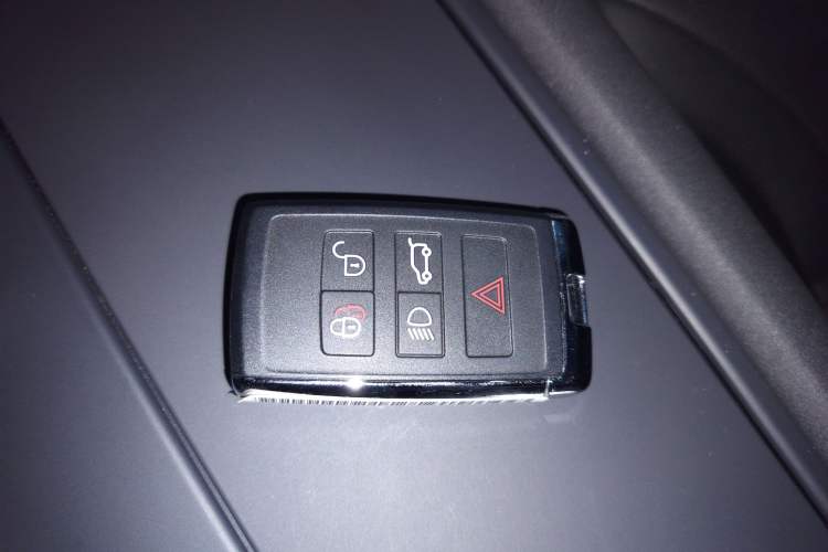 Used Land Rover Discovery 2024 360 PS Dynamic SE Vehicle Key