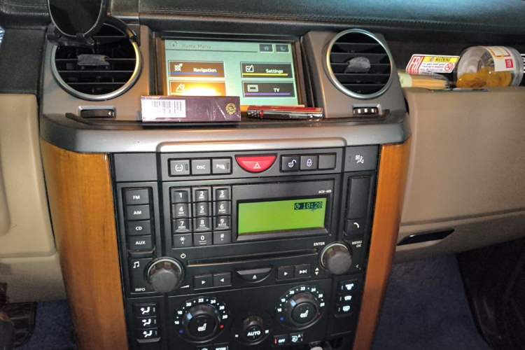 Used Land Rover Discovery 2005 4.4 V8 HSE Audio And AC Panel