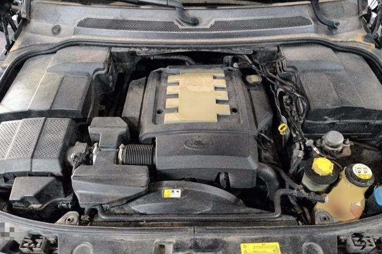 Used Land Rover Discovery 2005 4.4 V8 HSE Engine Bay