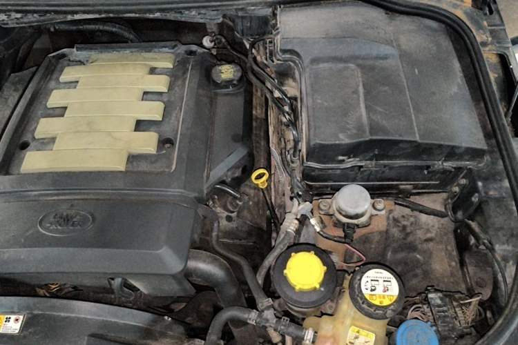 Used Land Rover Discovery 2005 4.4 V8 HSE Engine Bay Left