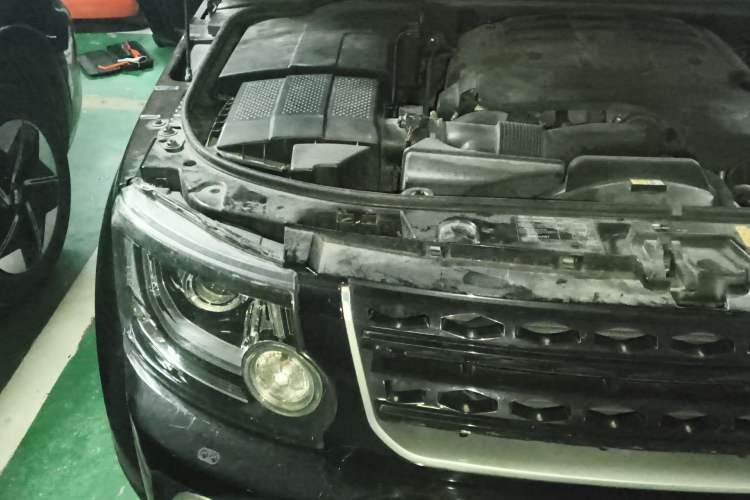 Used Land Rover Discovery 2005 4.0 SC V6 HSE Engine Bay Right