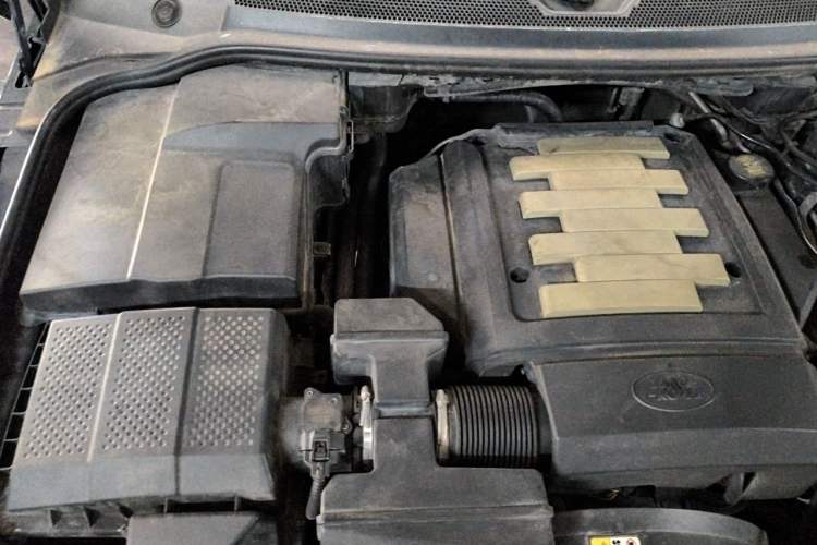 Used Land Rover Discovery 2005 4.4 V8 HSE Engine Bay Right