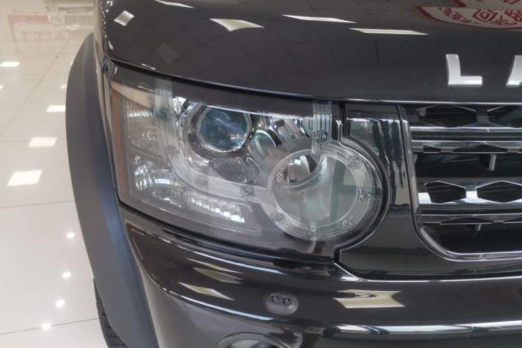 Used Land Rover Discovery 2009 2.7 TDV6-S Right Front Headlight