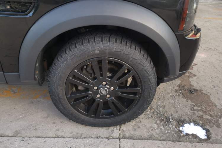 Used Land Rover Discovery 2009 2.7 TDV6-S Right Front Wheel Hub