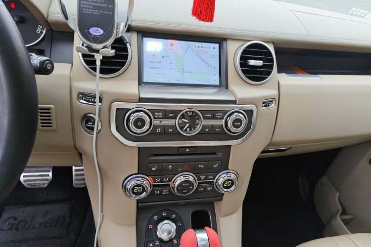 Used Land Rover Discovery 2010 3.0 TDV6 HSE Diesel Edition Audio And AC Panel