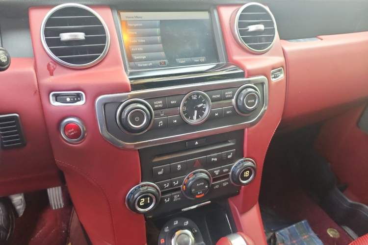 Used Land Rover Discovery 2010 4.0 V6 HSE Gasoline Model Audio And AC Panel