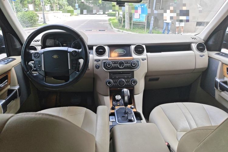 Used Land Rover Discovery 2010 5.0 V8 HSE Gasoline Model Center Console