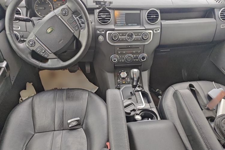 Used Land Rover Discovery 2010 5.0 V8 HSE Gasoline Model Center Console