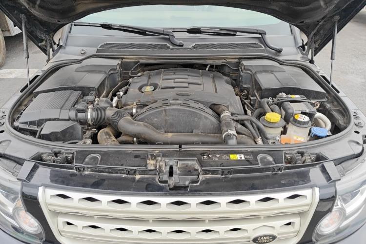 Used Land Rover Discovery 2010 3.0 TDV6 HSE Diesel Edition Engine Bay