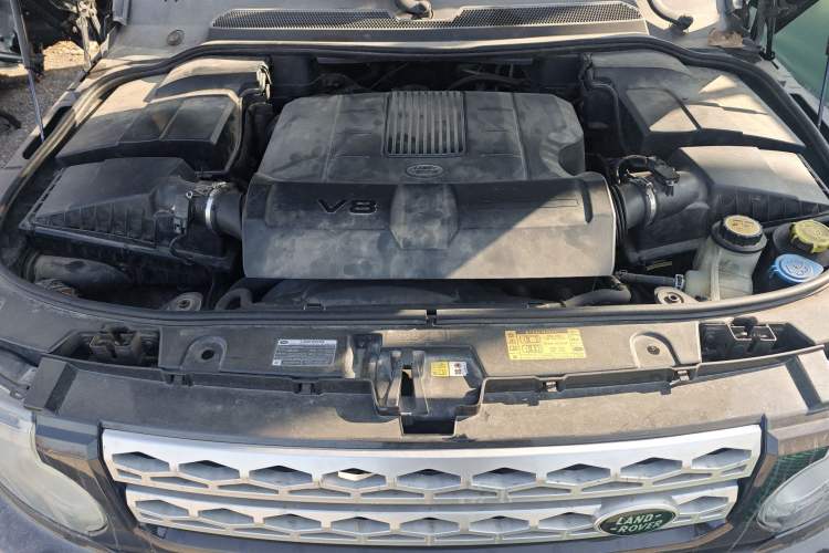 Used Land Rover Discovery 2010 5.0 V8 HSE Gasoline Model Engine Bay