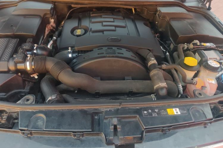 Used Land Rover Discovery  Engine Bay