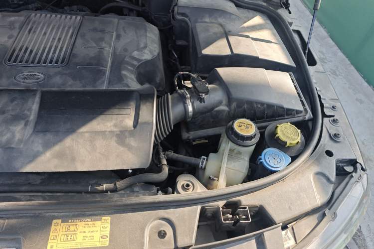 Used Land Rover Discovery 2010 5.0 V8 HSE Gasoline Model Engine Bay Left