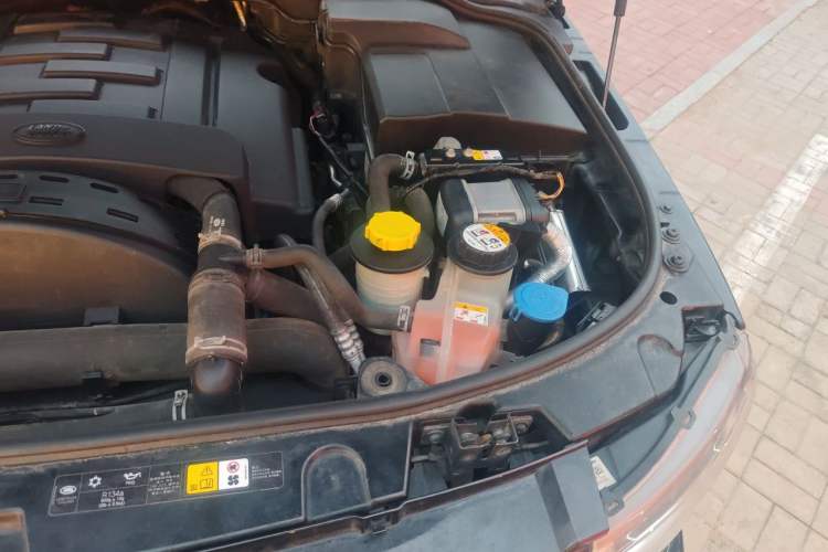 Used Land Rover Discovery  Engine Bay Left