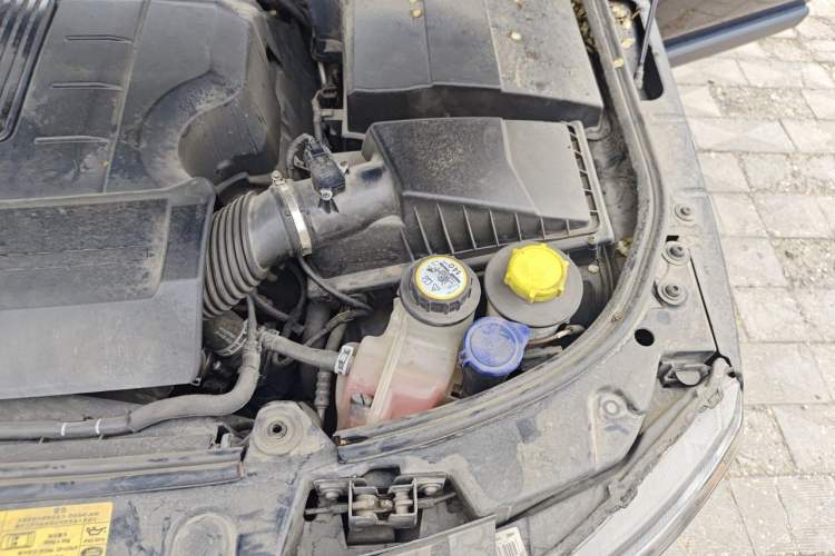 Used Land Rover Discovery 2010 5.0 V8 HSE Gasoline Model Engine Bay Left