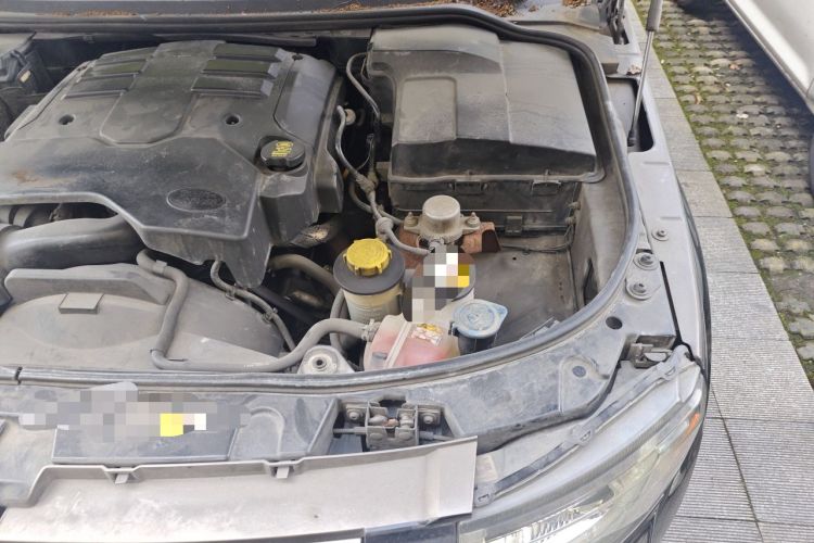 Used Land Rover Discovery 2010 4.0 V6 HSE Gasoline Model Engine Bay Left