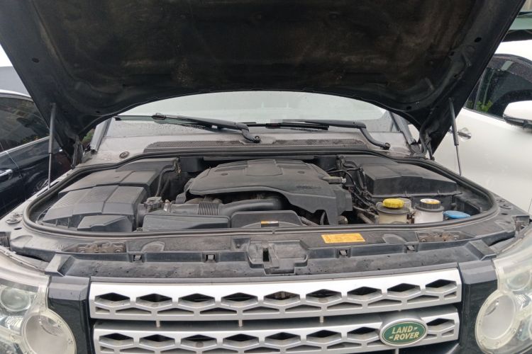 Used Land Rover Discovery 2010 4.0 V6 HSE Gasoline Model Engine Bay