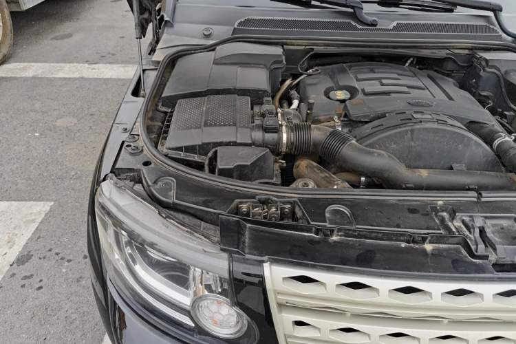 Used Land Rover Discovery 2010 3.0 TDV6 HSE Diesel Edition Engine Bay Right