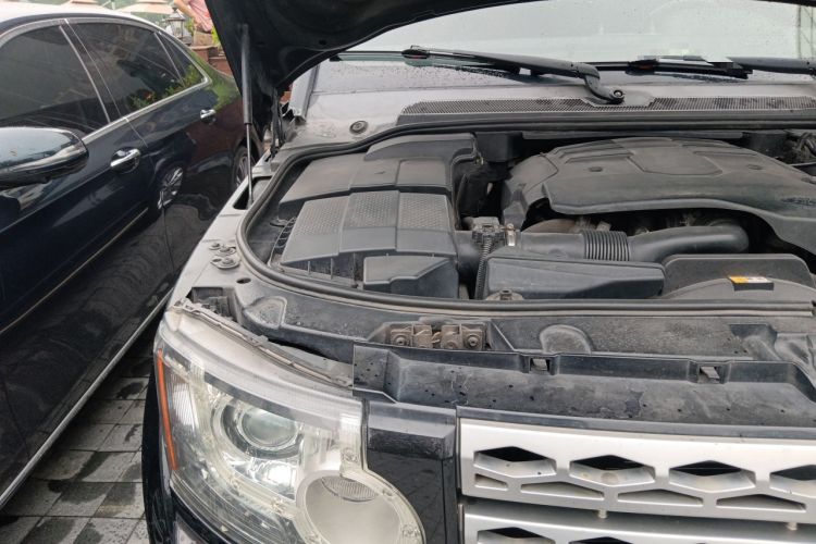 Used Land Rover Discovery 2010 4.0 V6 HSE Gasoline Model Engine Bay Right