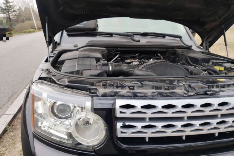 Used Land Rover Discovery 2010 3.0 TDV6 HSE Diesel Edition Engine Bay Right
