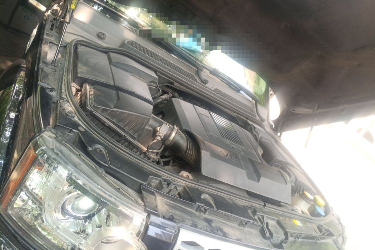 Used Land Rover Discovery 2010 5.0 V8 HSE Gasoline Model Engine Bay Right
