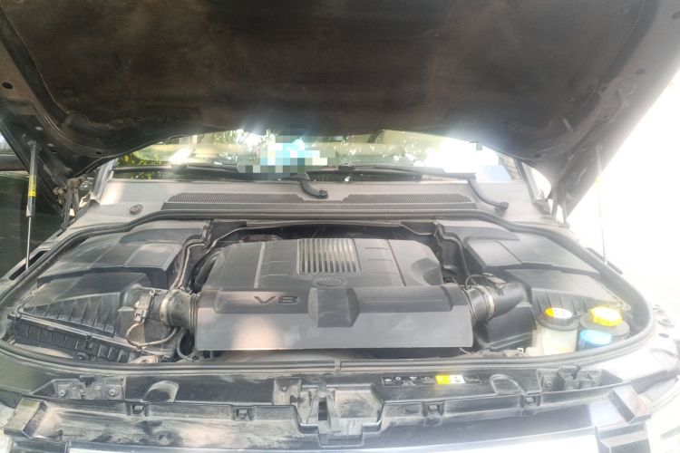 Used Land Rover Discovery 2010 5.0 V8 HSE Gasoline Model Engine Bay