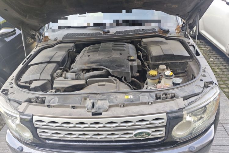 Used Land Rover Discovery 2010 4.0 V6 HSE Gasoline Model Engine Bay