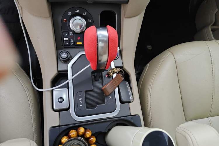 Used Land Rover Discovery 2010 3.0 TDV6 HSE Diesel Edition Gear Lever