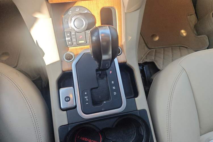 Used Land Rover Discovery 2010 5.0 V8 HSE Gasoline Model Gear Lever