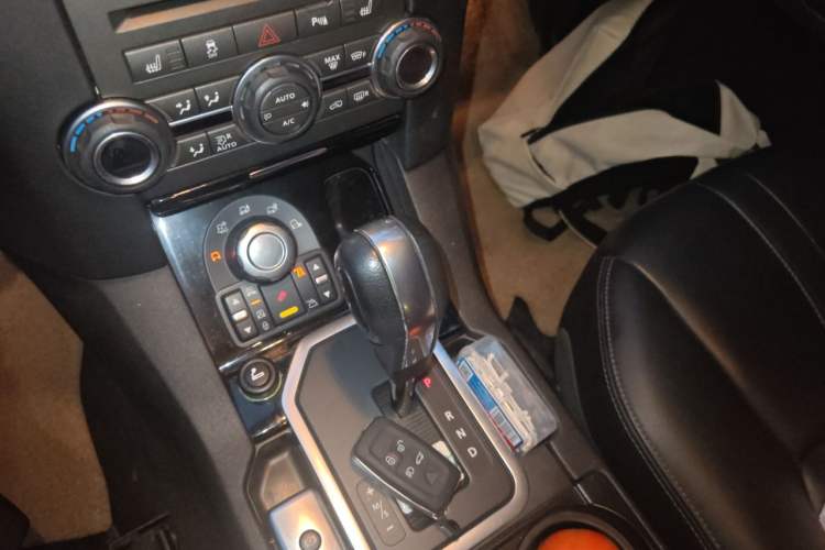 Used Land Rover Discovery 2010 4.0 V6 HSE Gasoline Model Gear Lever