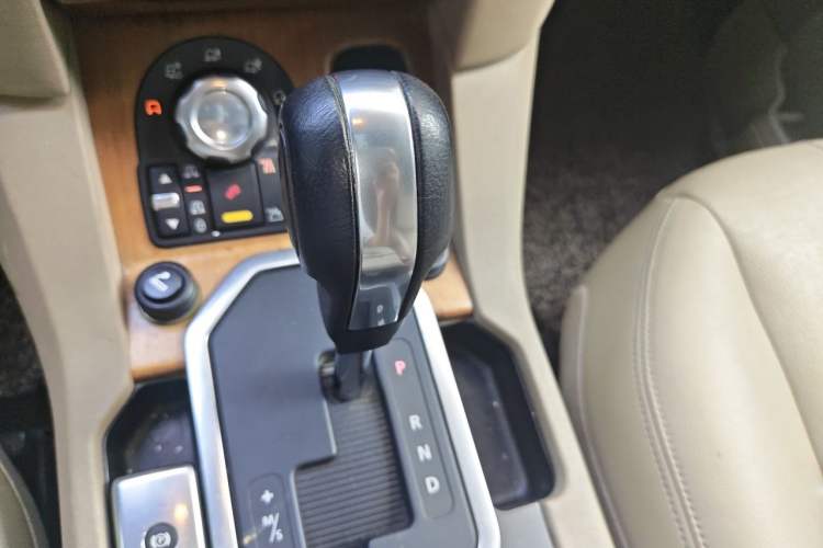 Used Land Rover Discovery 2010 5.0 V8 HSE Gasoline Model Gear Lever