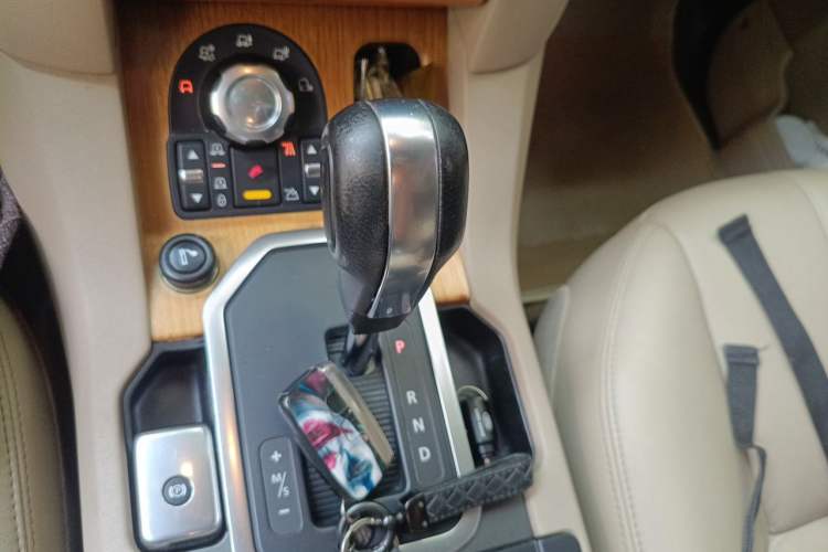 Used Land Rover Discovery 2010 5.0 V8 HSE Gasoline Model Gear Lever