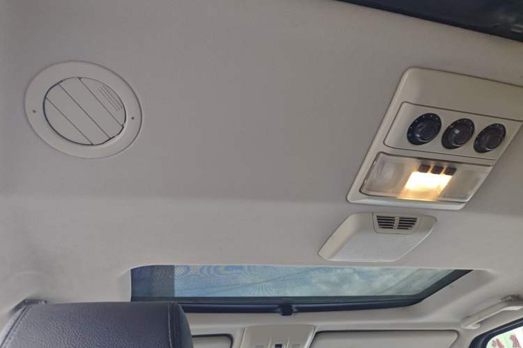 Used Land Rover Discovery 2010 5.0 V8 HSE Gasoline Model Headliner