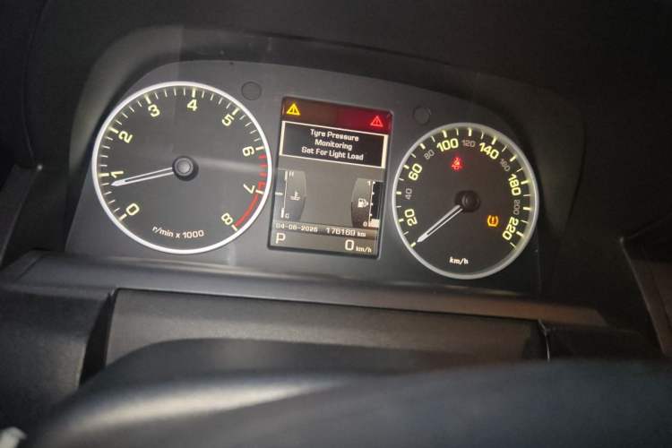 Used Land Rover Discovery 2010 4.0 V6 HSE Gasoline Model Instrument Cluster
