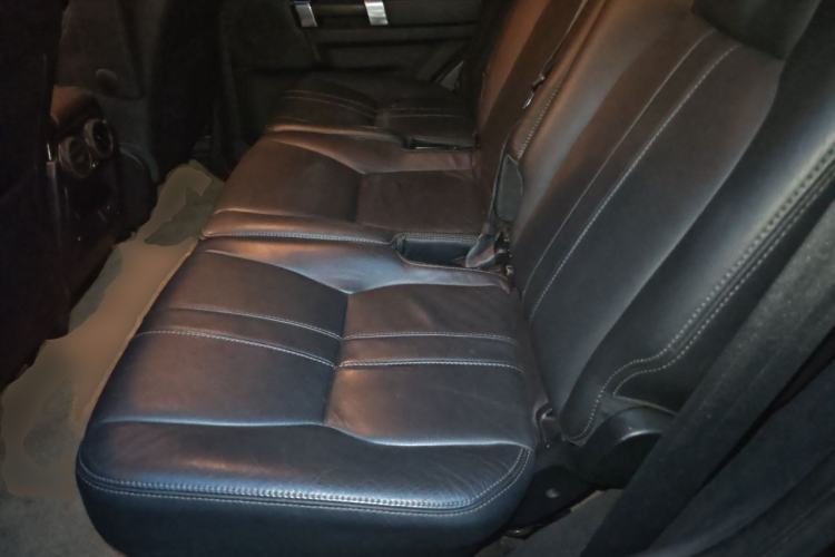 Used Land Rover Discovery 2010 4.0 V6 HSE Gasoline Model Left Rear Seat