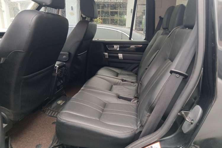 Used Land Rover Discovery 2010 4.0 V6 HSE Gasoline Model Left Rear Seat