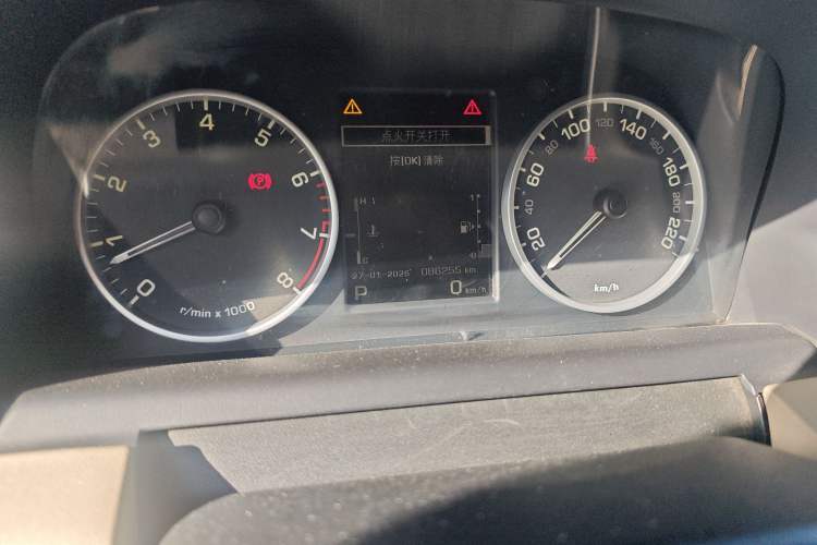 Used Land Rover Discovery 2010 5.0 V8 HSE Gasoline Model Odometer Close Up