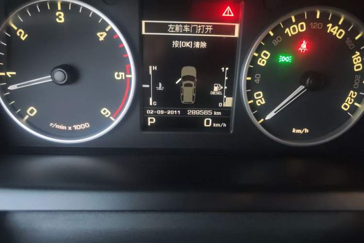 Used Land Rover Discovery  Odometer Close Up