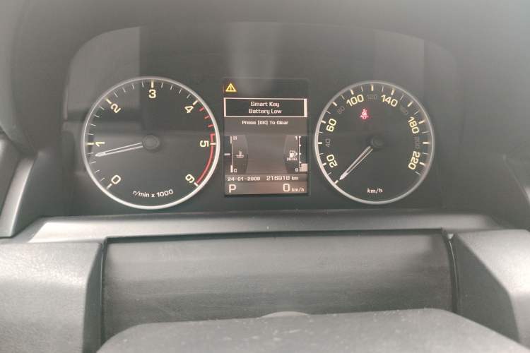 Used Land Rover Discovery 2010 3.0 TDV6 HSE Diesel Edition Odometer Close Up