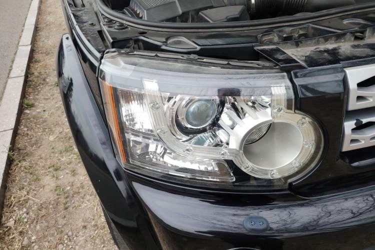 Used Land Rover Discovery 2010 3.0 TDV6 HSE Diesel Edition Right Front Headlight