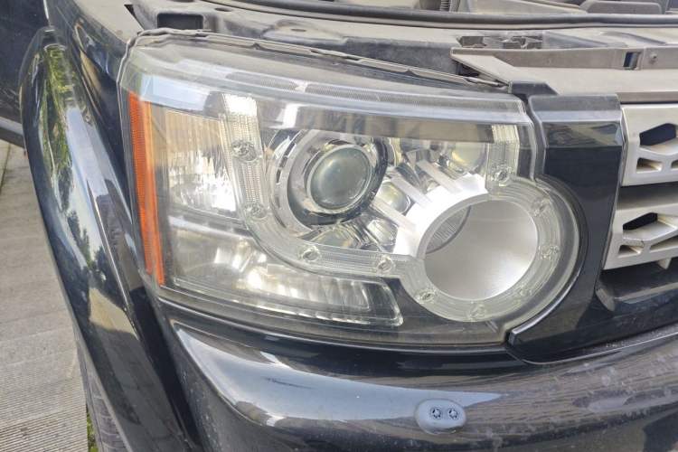 Used Land Rover Discovery 2010 4.0 V6 HSE Gasoline Model Right Front Headlight